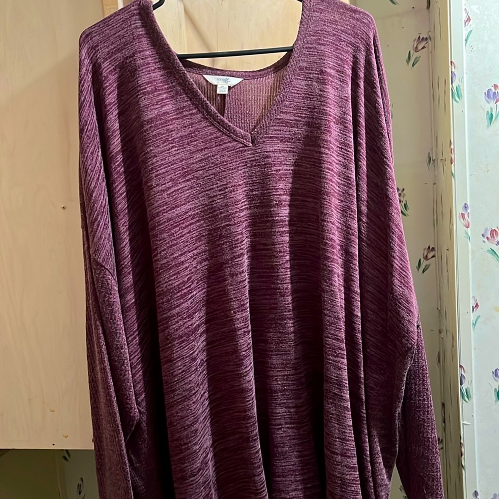Like new 3/4 sleeve by Terra Sky. Sz 5X